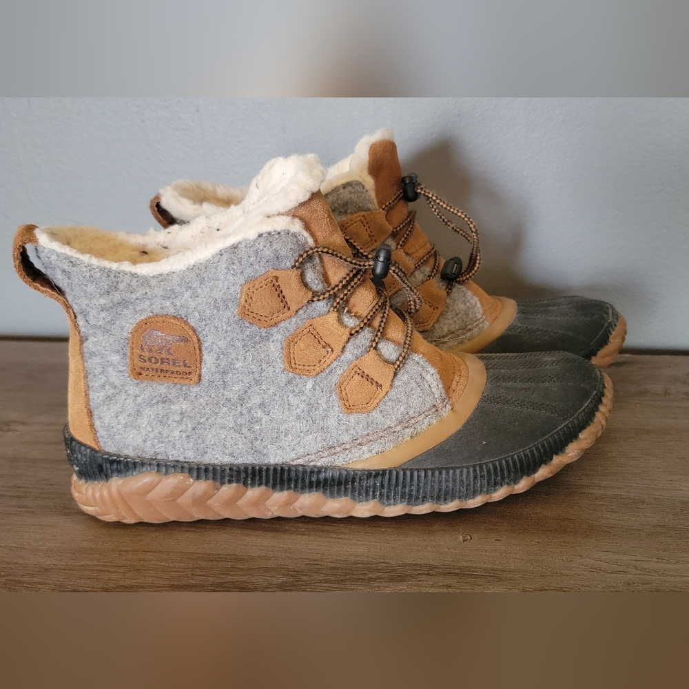 SOREL Out N About Plus Unisex Waterproof Duck Boots Youth 7